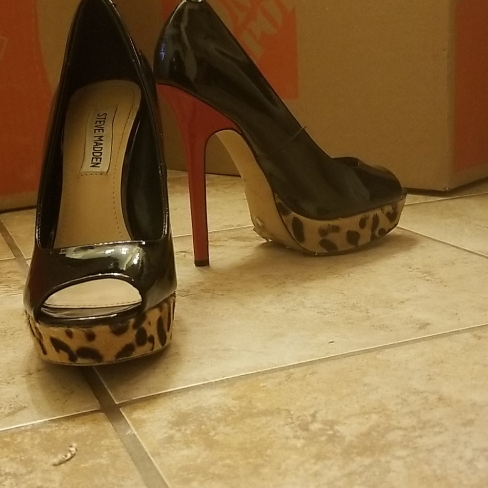 Steve Madden 7.5 leather upper cheetah platform